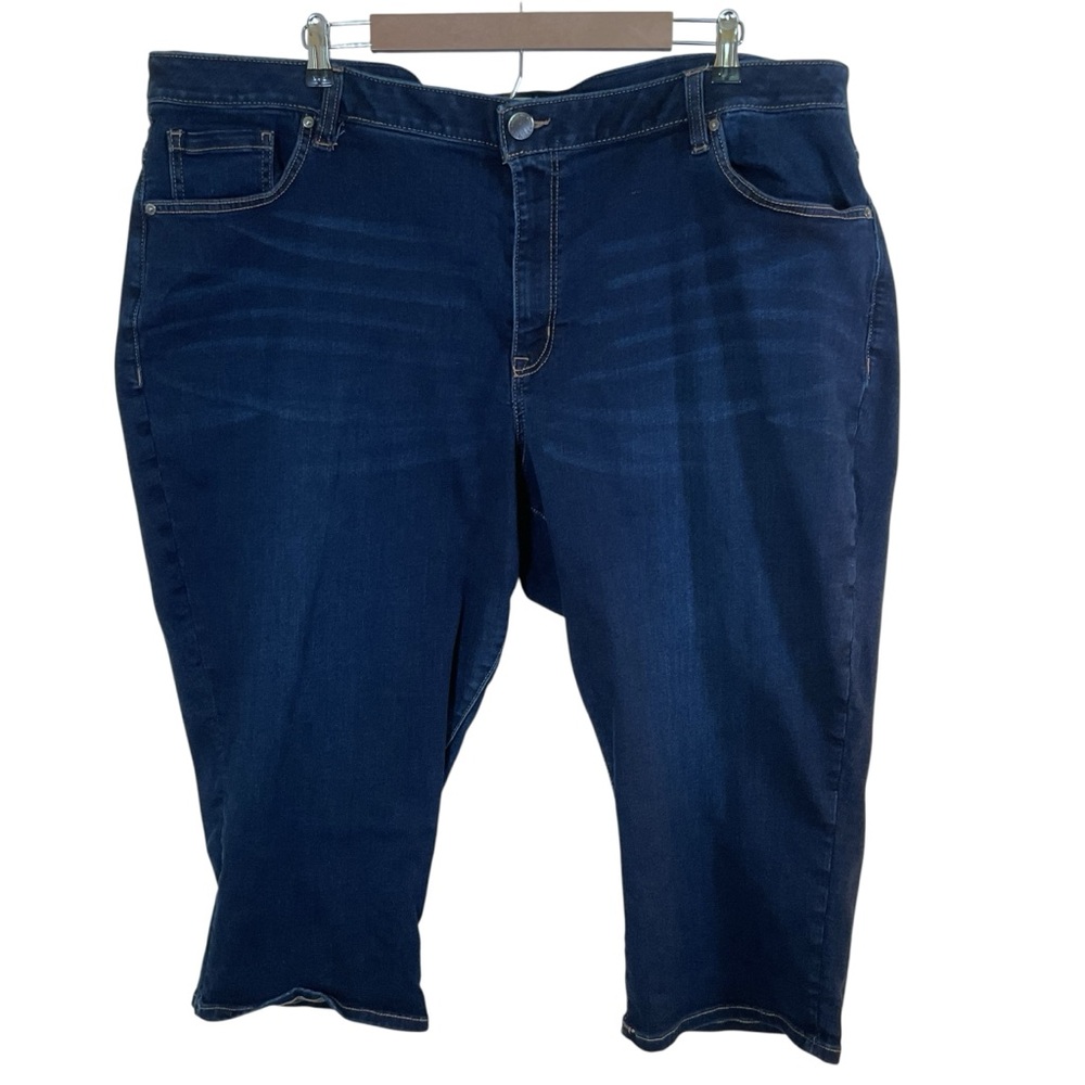 Lane Bryant Women’s Denim Distressed Capris. Size 28